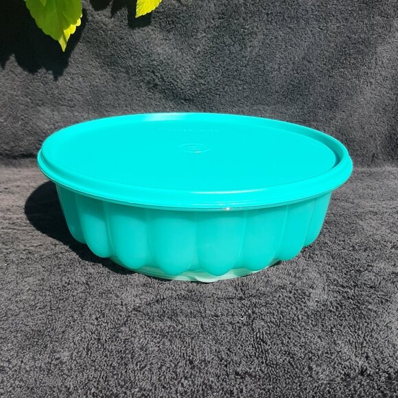 Teal TUPPERWARE 3 Pce Jelly Mold Ice Ring Bowl with Lid Jel-N-Serve - Picture 3 of 16